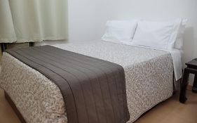 Flat Rua Haddock Lobo 867 com 2 Quartos e Sacada e Enxoval